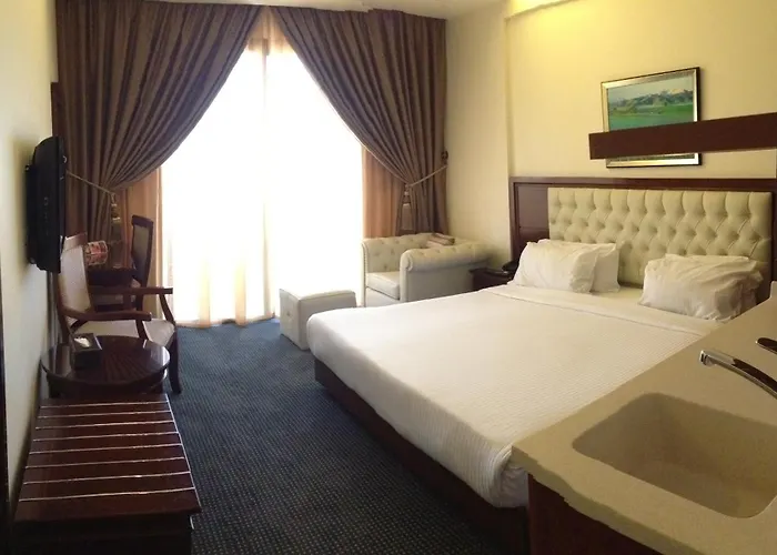 Midtown Hotel & Suites
