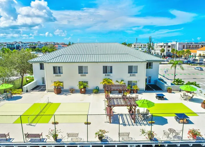 Naples Park Central Hotel