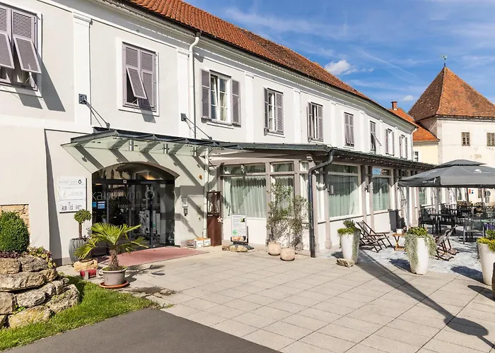 Kaiser Von Oesterreich, Historik- Und Thermalhotel