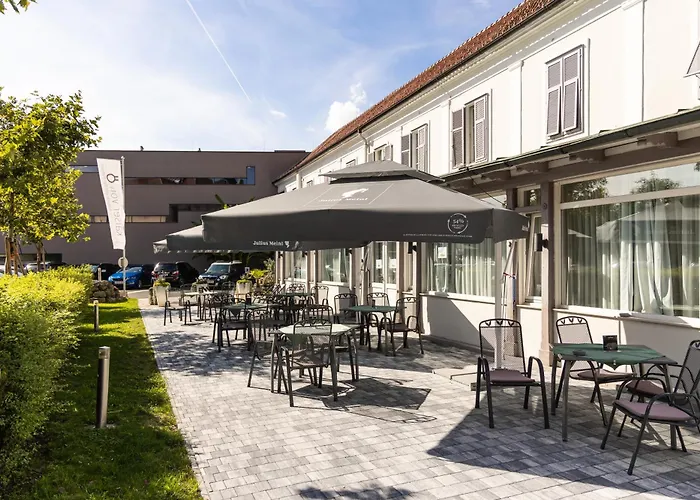 Kaiser von Österreich, Historik- und Thermalhotel
