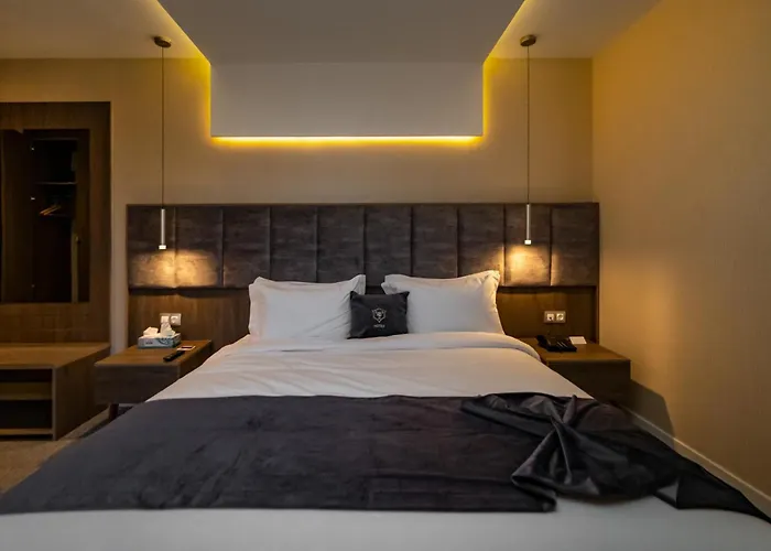 Ad Hotel Pont D'Hydra