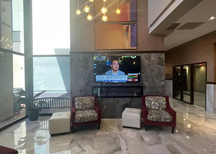 Grand Laurel Hotel