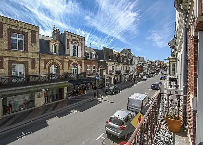 LE PETIT MORNY. Apt rénové lumineux et central