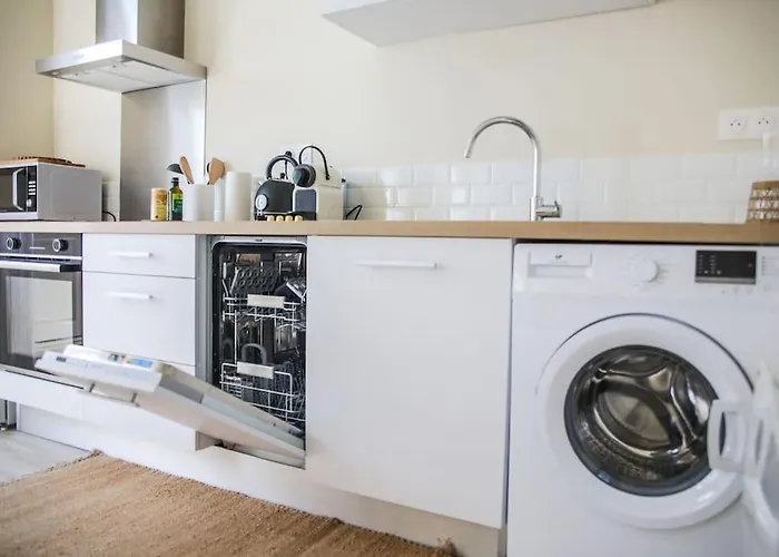 LE PETIT MORNY. Apt rénové lumineux et central