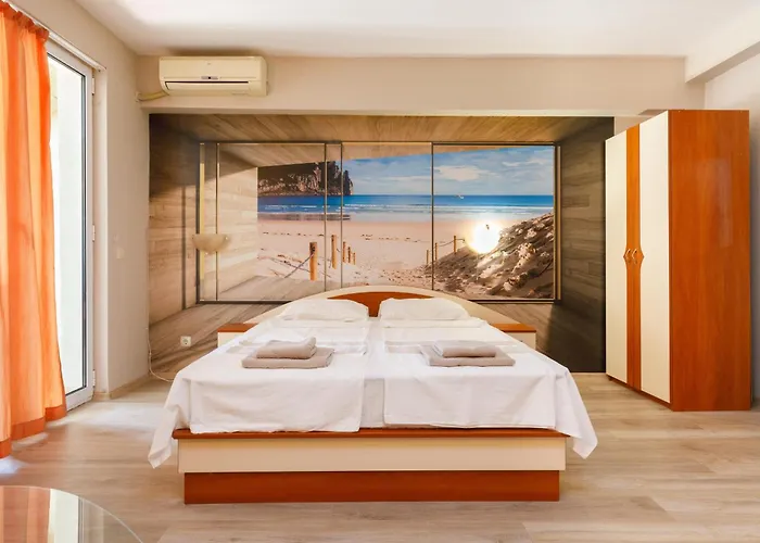 Casa Del Mar Apartments