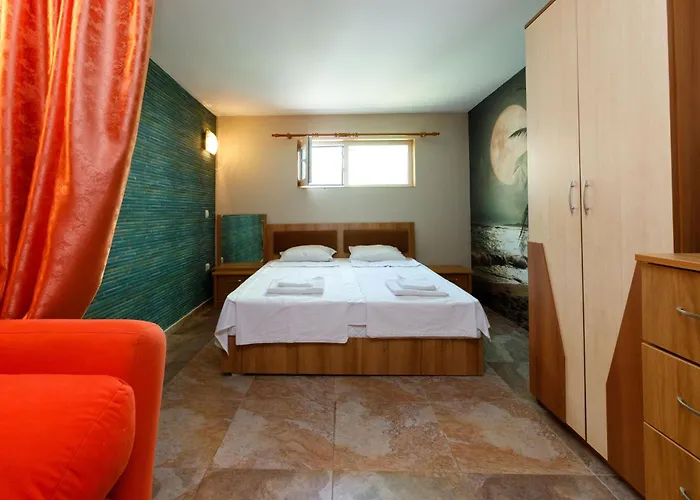 Casa Del Mar Apartments