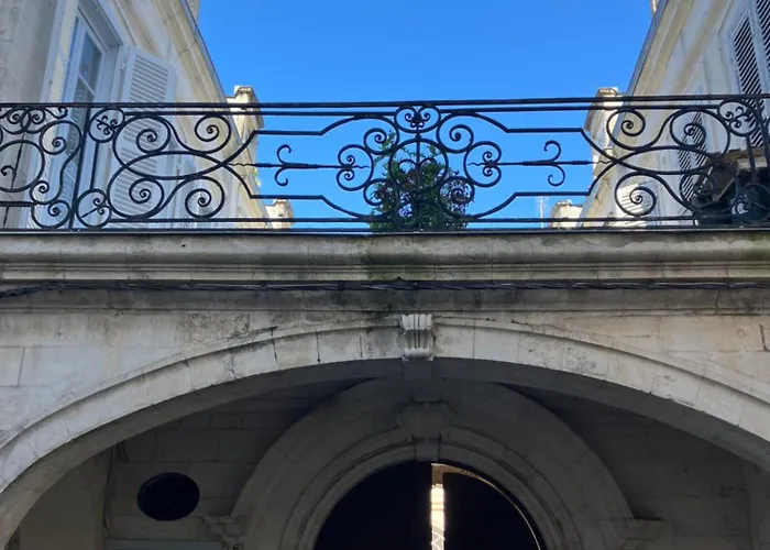 Chambre dans Hôtel Particulier 18e siècle Hyper Centre La Rochelle