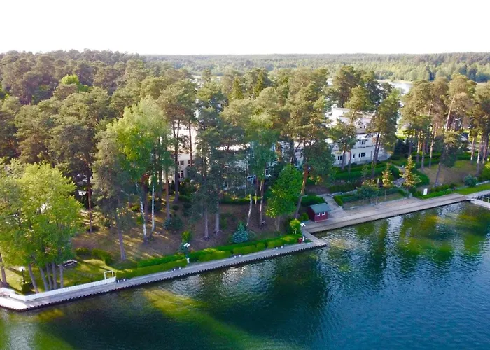 Oficerski Yacht Club