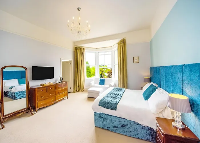 Crofton House Hotel
