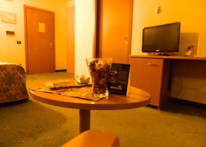 Ascot Lodging