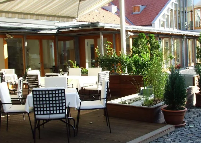 Gizella Hotel And Restaurant