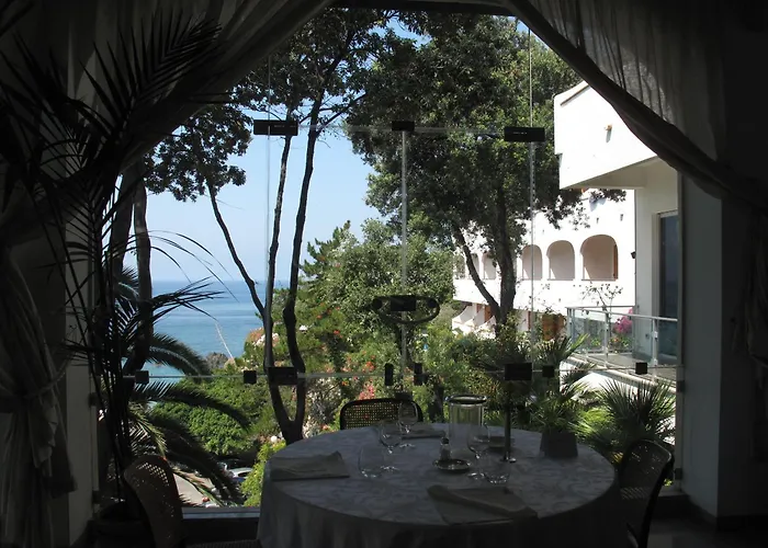 Grand Hotel De Rose