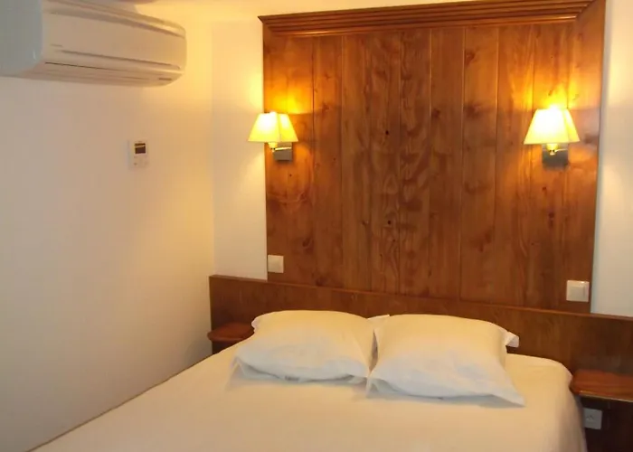 Logis Hotel De La Cloche
