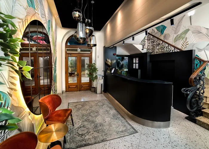 Natali Luxury Suites - Parking -Self Check-In - Pedestrian Zone