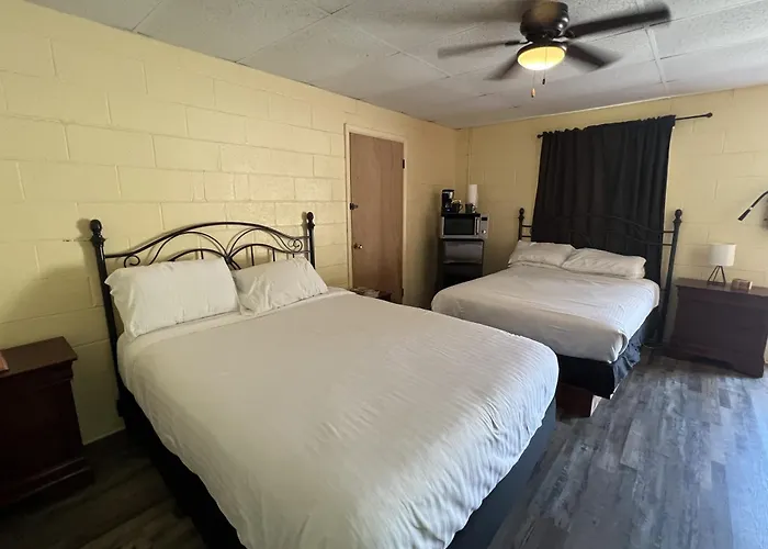 Ji11 - Queen Guest Room Located At The Joplin Inn