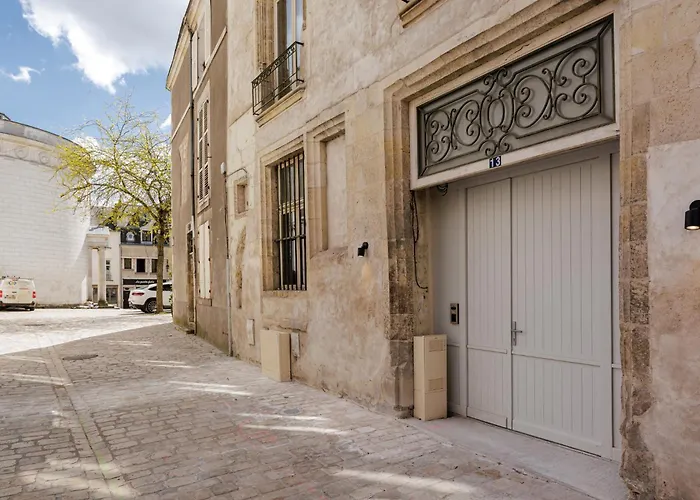 Cloître - Entrée autonome, réception en ligne - Encore Mieux