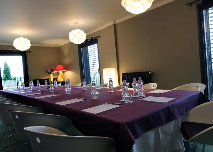 Hôtel Restaurant La Montagne De Brancion