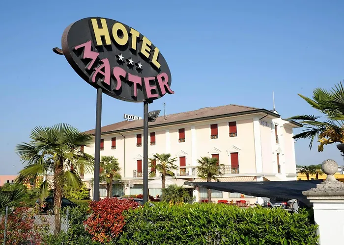 Hotel Master