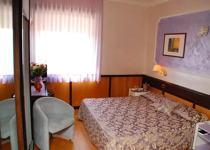Benny Hotel