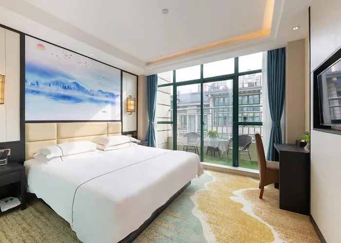 Yiwu Luckbear Hotel