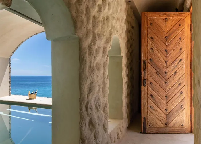 Stone Luxury Suites - Adults Only