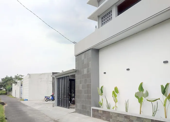 Reddoorz Near Graha Saba Buana 2