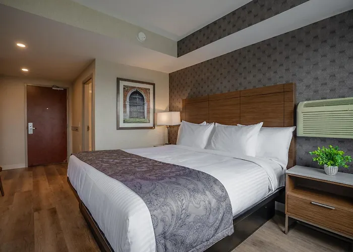 Monte Carlo Inn Oakville Suites