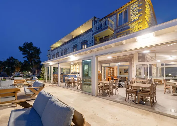 Navalia Hotel