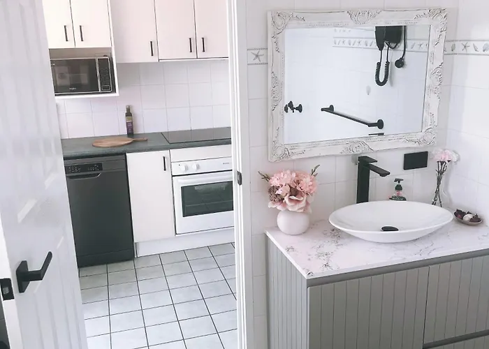 Nautilus Hamptons Style Beach Apartment Merimbula