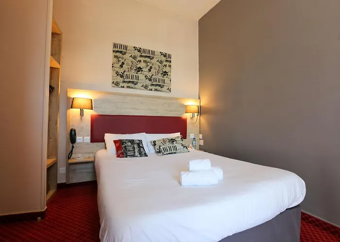 Brit Hotel Bleu Nuit