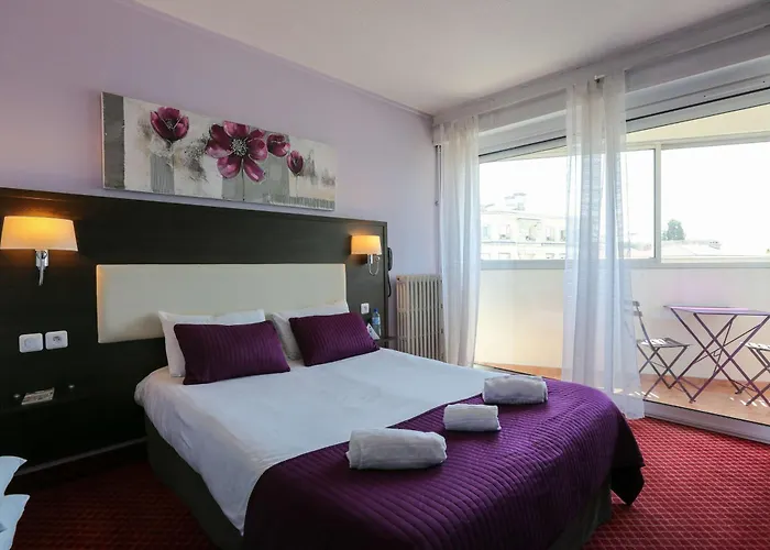 Brit Hotel Bleu Nuit