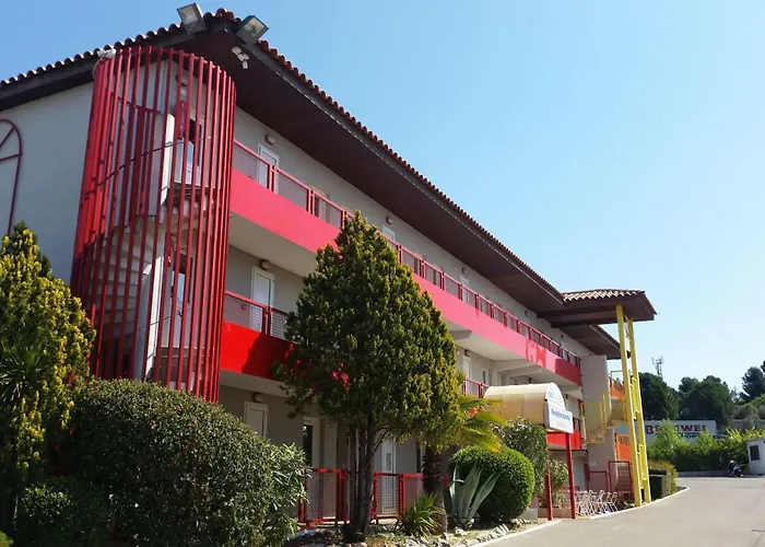 Brit Hotel Essentiel Sète / Balaruc