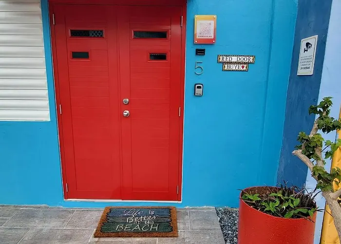 The Red Door Beach House, Buye Beach