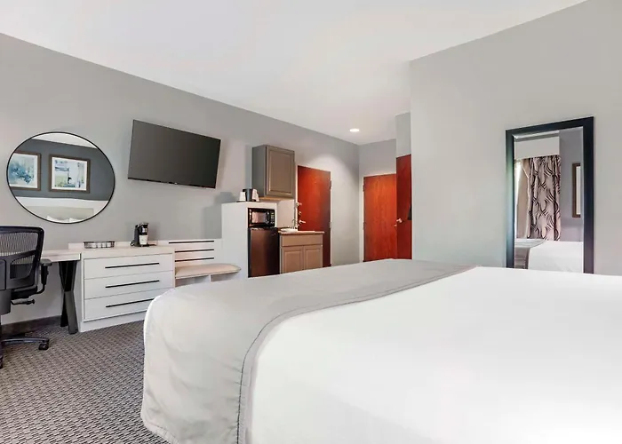 Best Western Plus Two Rivers Hotel & Suites