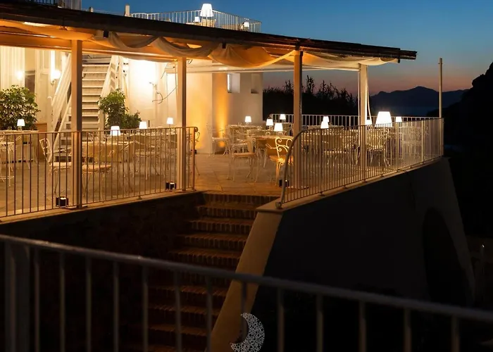 Hotel Chiaia Di Luna