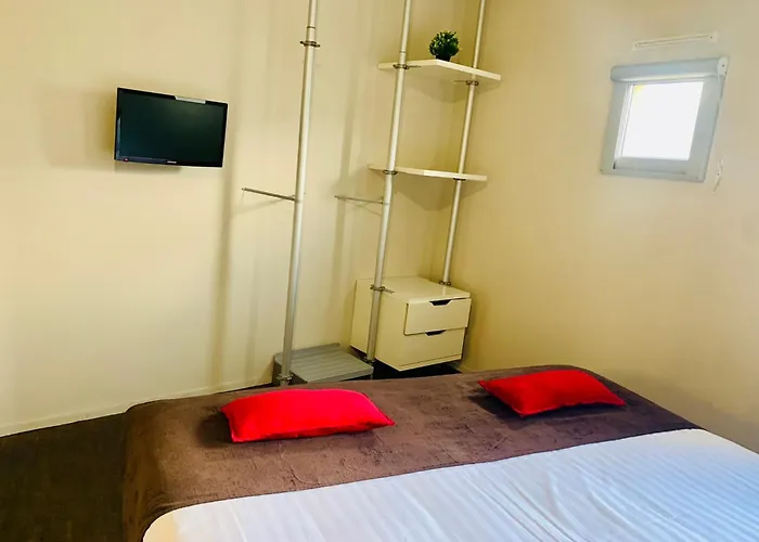 Standing Hotel Suites By Actisource