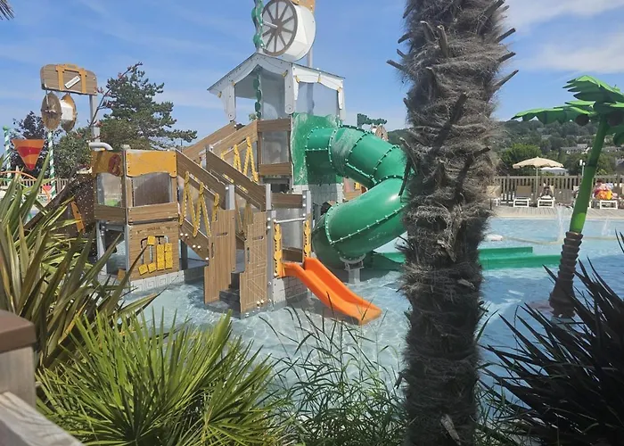 Mobil-home 4 personnes dans camping 5 étoiles proche de la mer