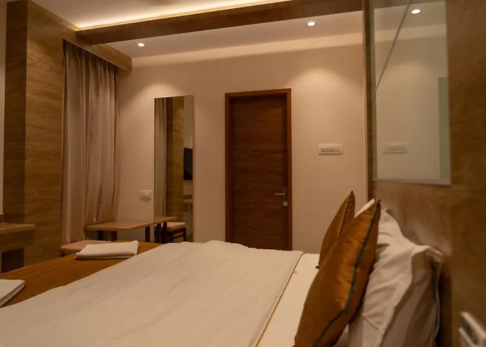 The Paradise Hotel - Luxury Stay
