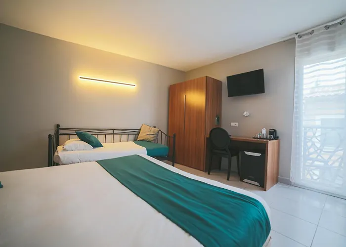 Holidays & Work Hotel
