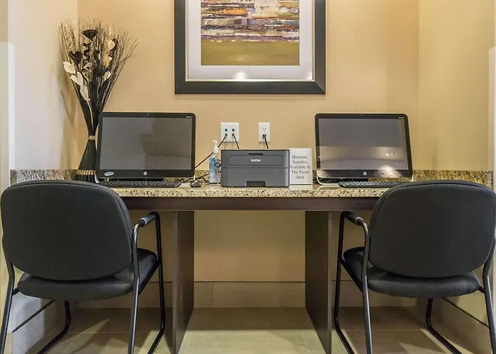 Comfort Inn & Suites Edmonton International Airport