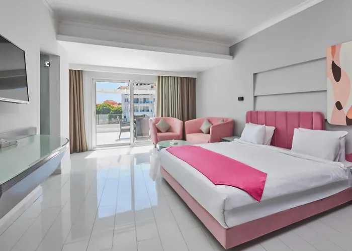 Golden Palace Marina Hotel