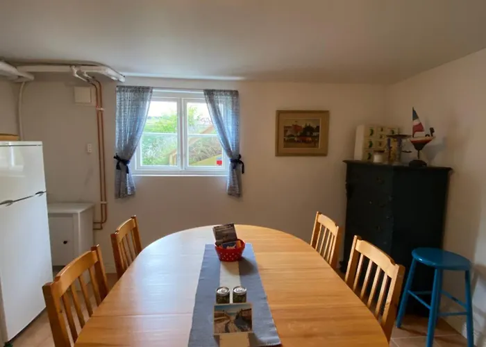 Solhyddan, Tvarumslaegenhet I Villa Naera Havet