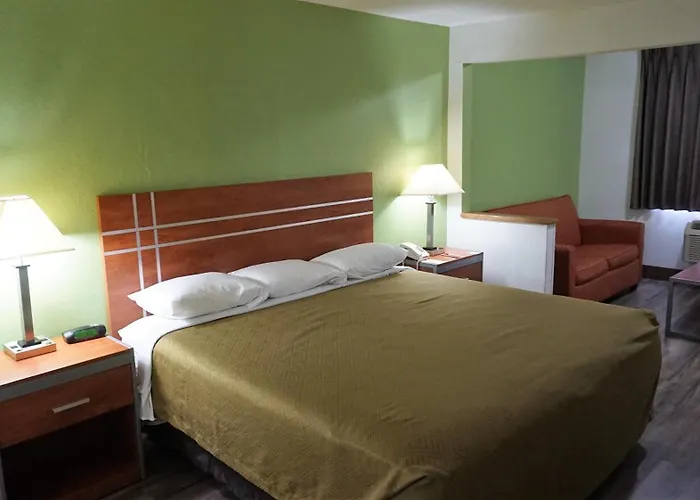 Econo Lodge Inn & Suites Pekin - Peoria Area
