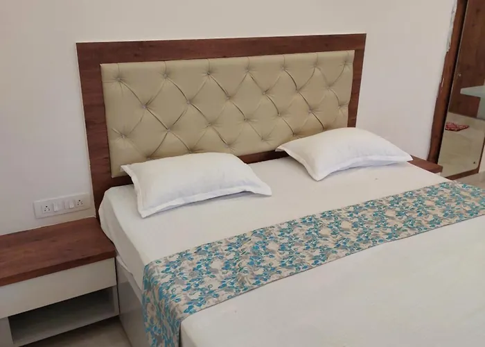 Hotel Aastha & Banquets