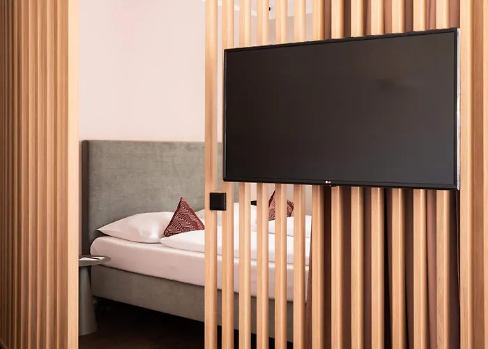 Flora Hotel & Suites
