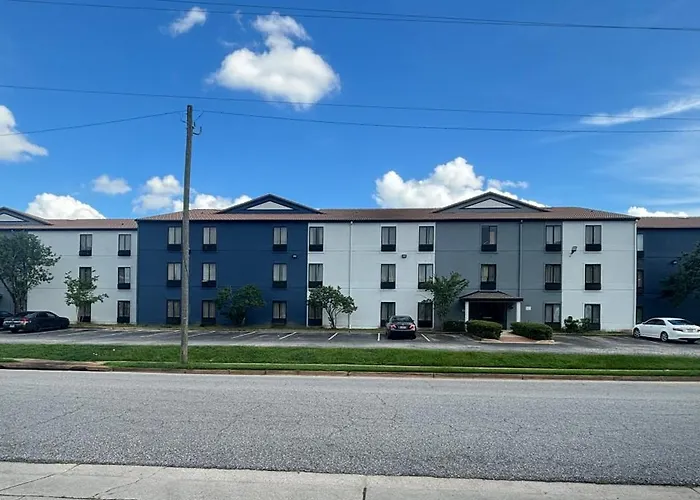 Quality Inn & Suites At Airport Blvd I-65