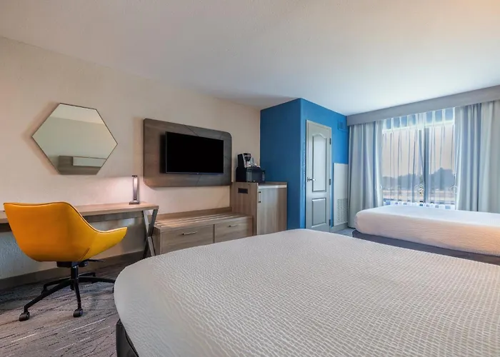 Holiday Inn Express & Suites Kansas City Airport By Ihg