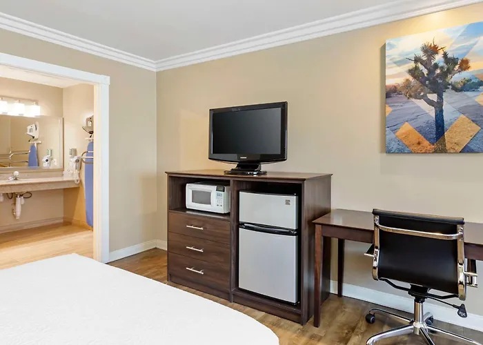 Best Western China Lake Inn