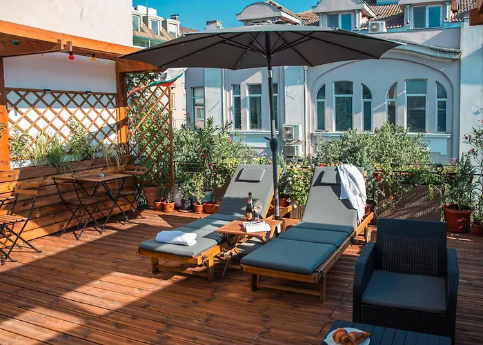 Three Dolphins Hotel With A Rooftop Terracе