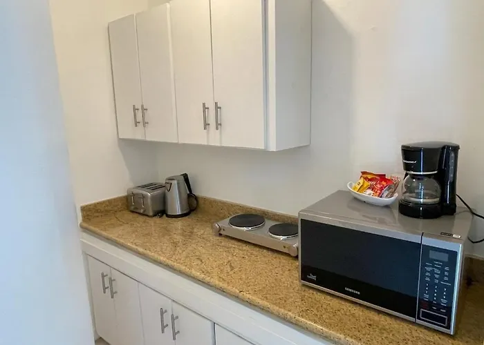 Hummingbird Retreat - Luxury Oceanview Apt, 7-Minute Walk To Beach